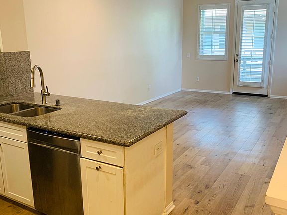 4th image of 433 S Glendora Ave
