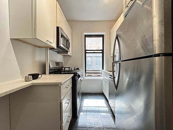 2nd image of 326 Saint Johns Pl APT 3B