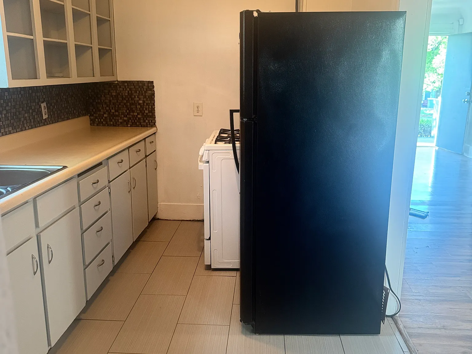 3 bed, 1092 sqft, $1,525 — Photo 3