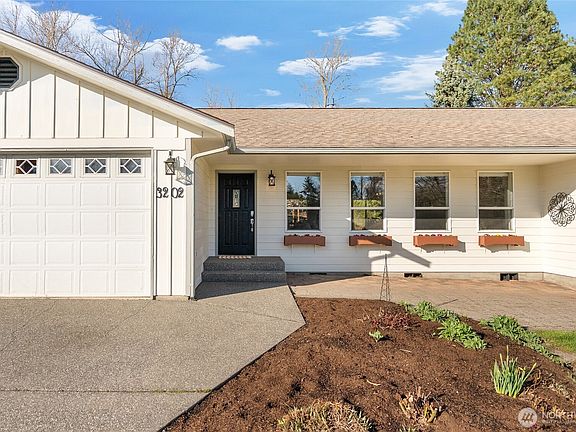 2nd image of 3202 McLeod Road