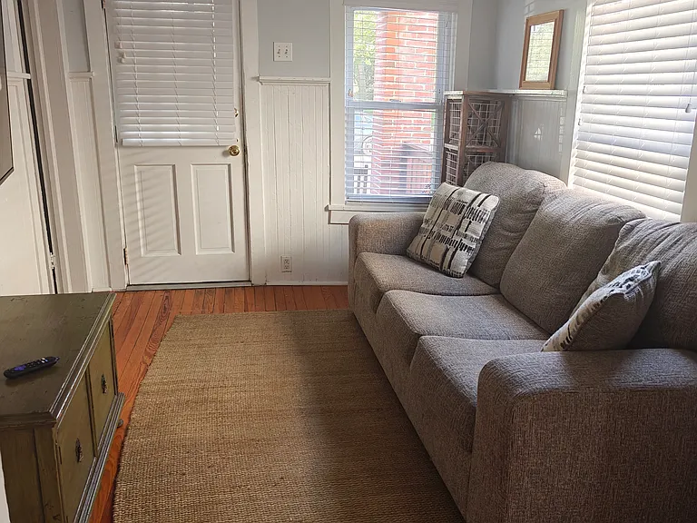 608 E 6th St #1 — Photo 11