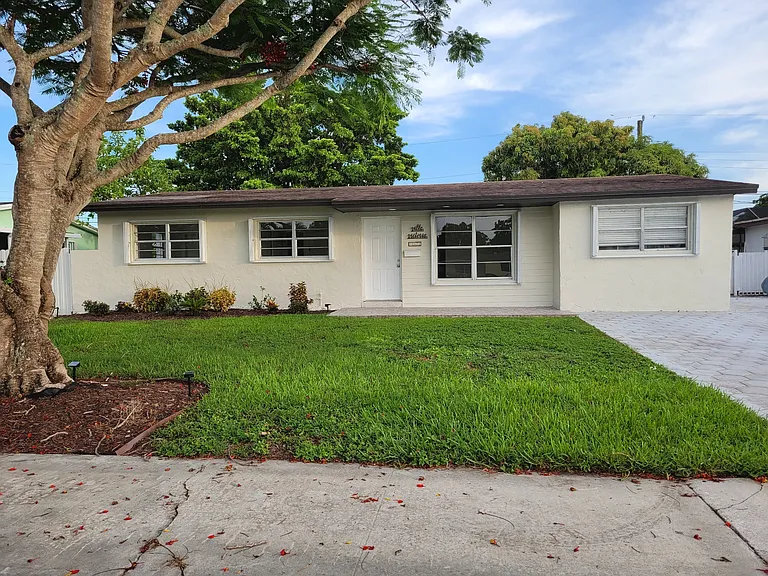 10472 SW 46th St — Photo 35