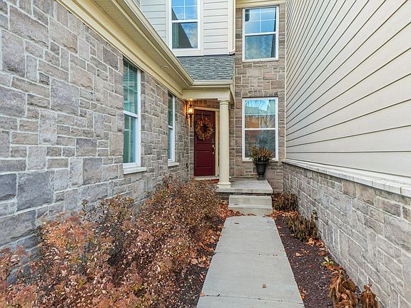 3rd image of 3056 N Spurway Dr