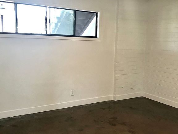 3rd image of 320 W Earll Dr APT 04