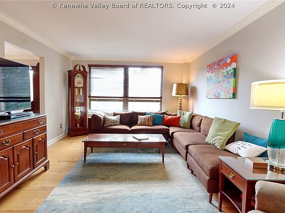 5th image of 1578 Kanawha Blvd E APT 5B