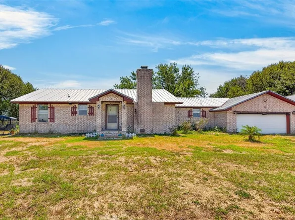90 Fisher Rd, Port Lavaca, TX 77979