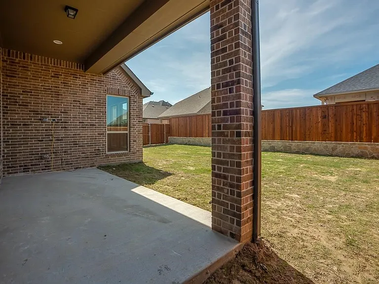736 Carlisle Dr — Photo 32