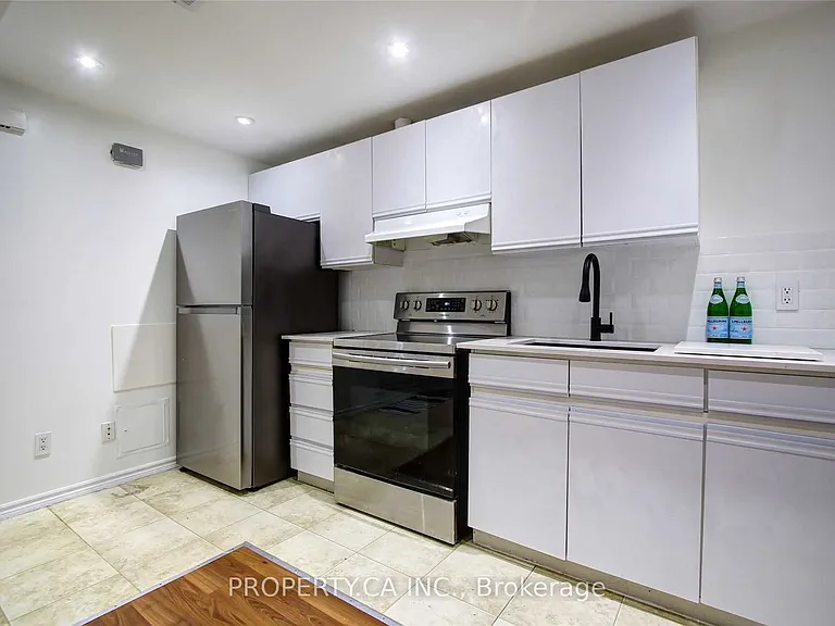 1012 Ossington Ave #LOWER — Photo 7