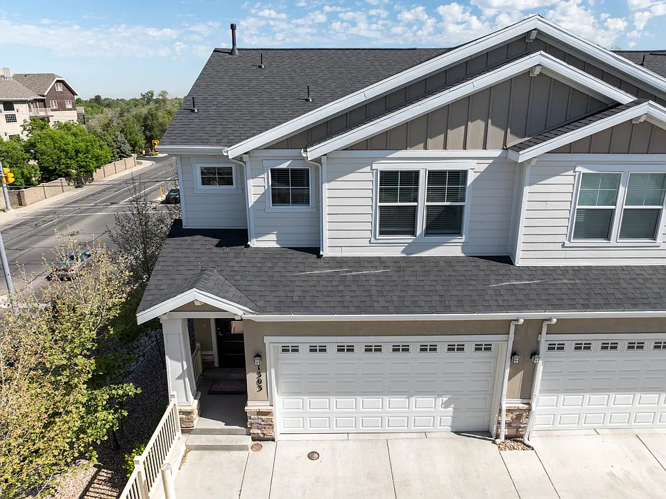 1303 E Weyburn Ln