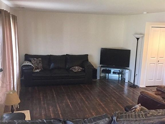 5th image of 2406 Charter Ln SW