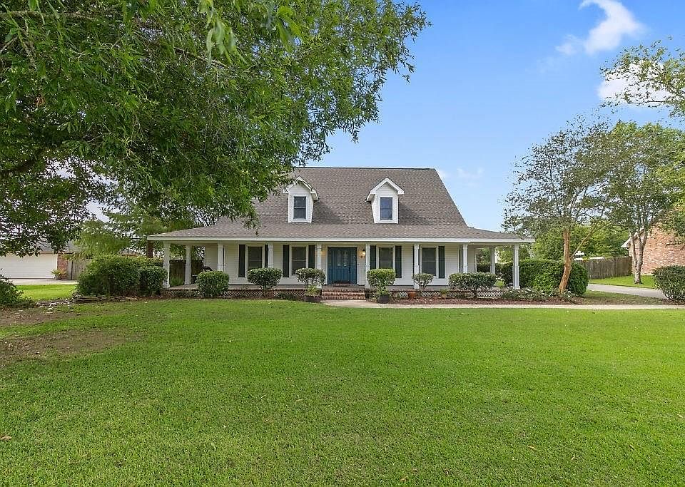 1st image of 1813 Plantation Dr