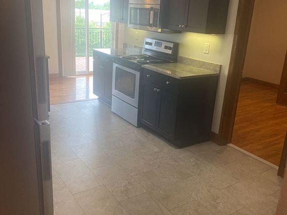 5th image of 443 Millwood Ave #5