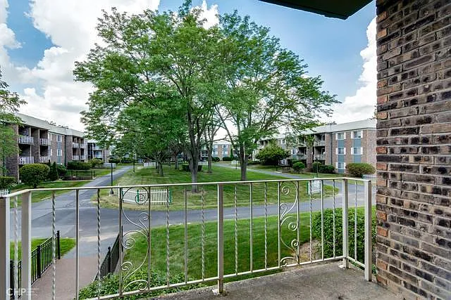 1611 N Windsor Dr — Photo 4