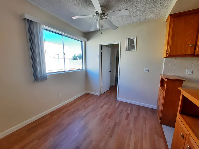910 N Orange Grove Ave — Photo 6
