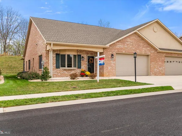 13323 Diamond Pointe Dr, Hagerstown, MD 21742