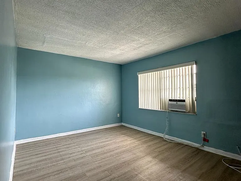 St George Apartments — Photo 59