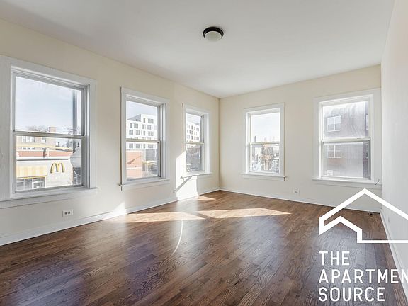 3rd image of 2714 N Milwaukee Ave #311