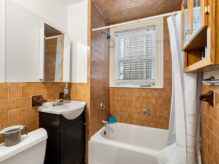 78 Hillside St #1L — Photo 8