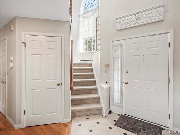 3rd image of 2193 Oak Hill Dr