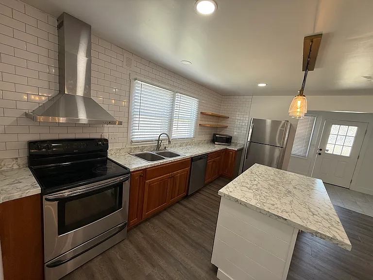 1117 Crossland Ave — Photo 9