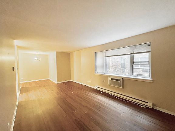 2nd image of 5920 N Kenmore Ave APT 207