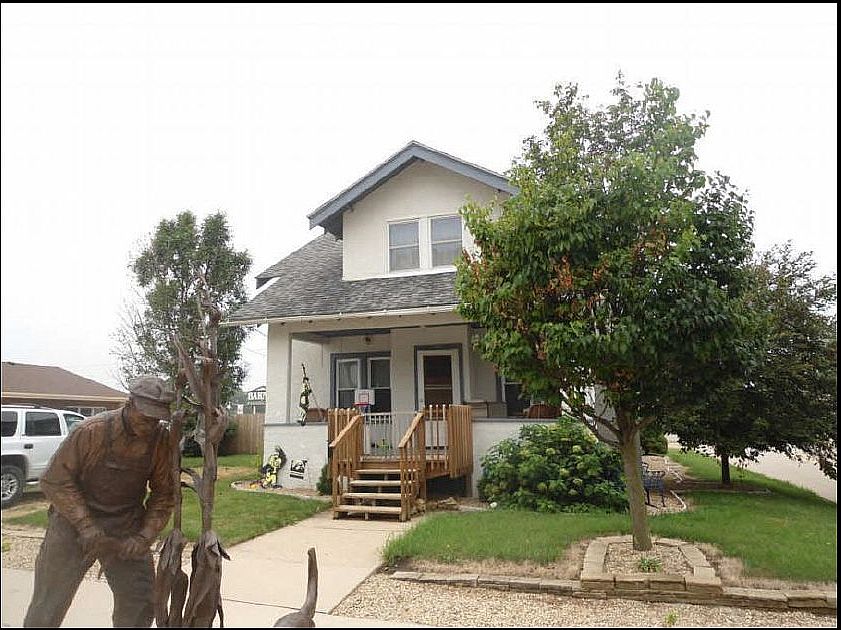 2nd image of 1009 6th Ave