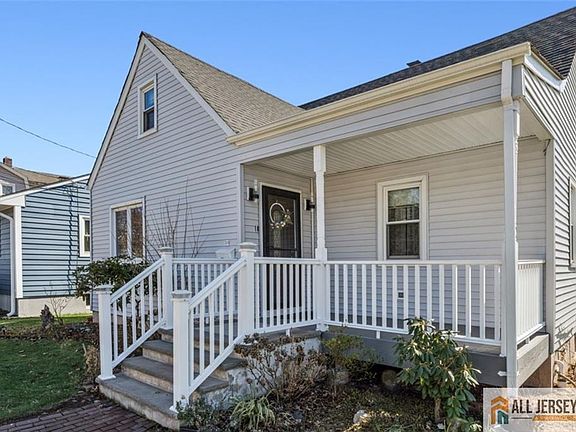 4th image of 33 Safran Ave