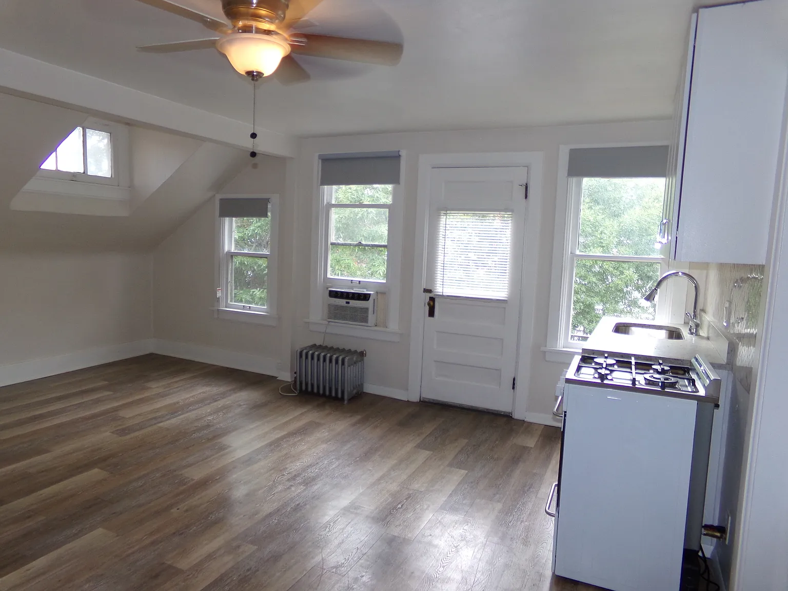 Studio, 308 sqft, $900 — Photo 3