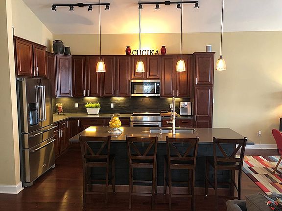 4th image of 13232 Lake Shore Dr Unit 202