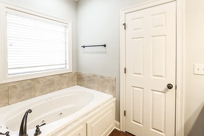 717 Hartwood Cv — Photo 10