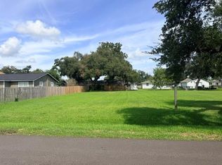 506 Hinken St, Clute, TX 77531