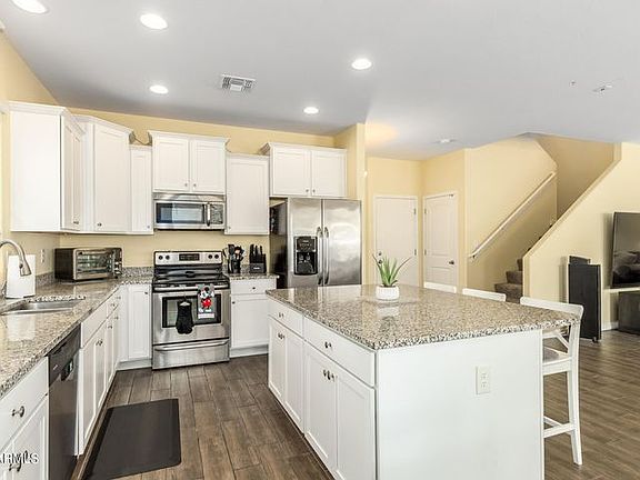 4th image of 1022 W Ivyglen St