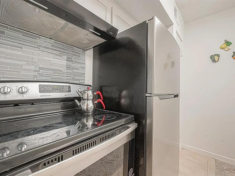 2201 Fountain View Dr #9 — Photo 16