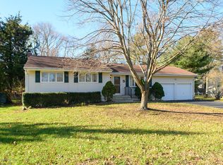 5 Knollwood Rd, Holmdel, NJ 07733