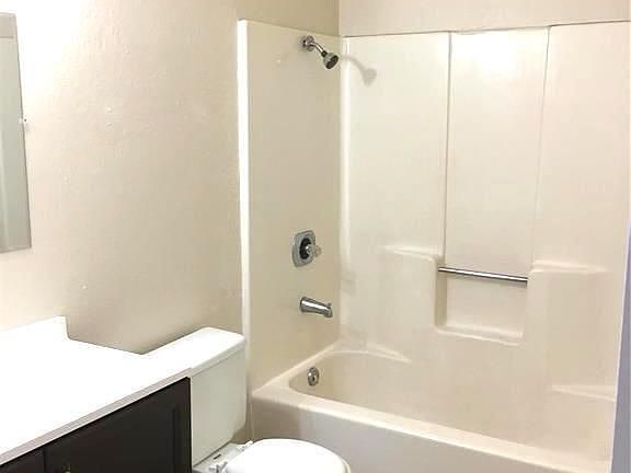 5th image of 975 27th St APT C