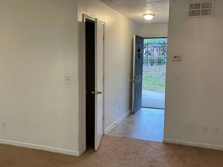 6052 Westgate Dr #102 — Photo 20