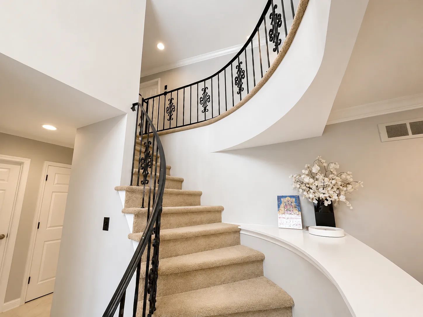 4 bed, 2.5 bath, 3344 sqft, $3,400 — Photo 4