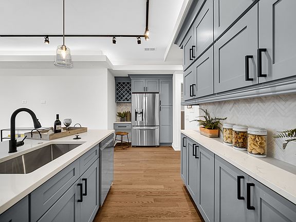 5th image of 3105 S Giles Ave #4S