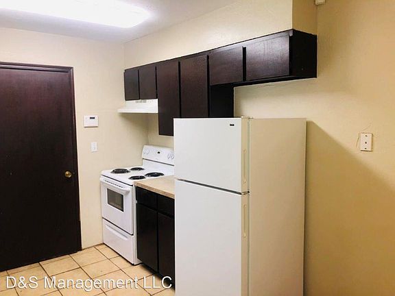 4th image of 560 SW 93rd St #3813084