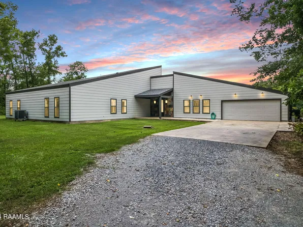 9832 State Highway 82, Abbeville, LA 70510