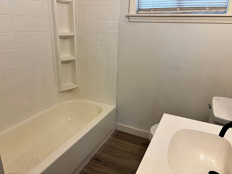 410 Oneida Ave — Photo 3