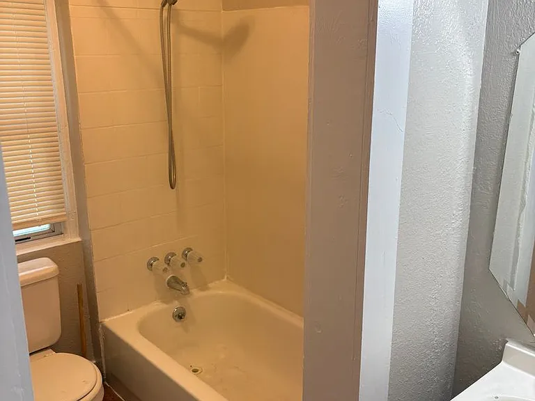 614 Norton Ave — Photo 3