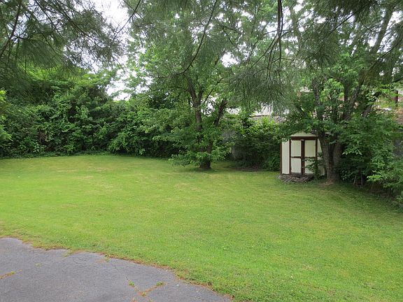 3rd image of 2069 Whitney Ave