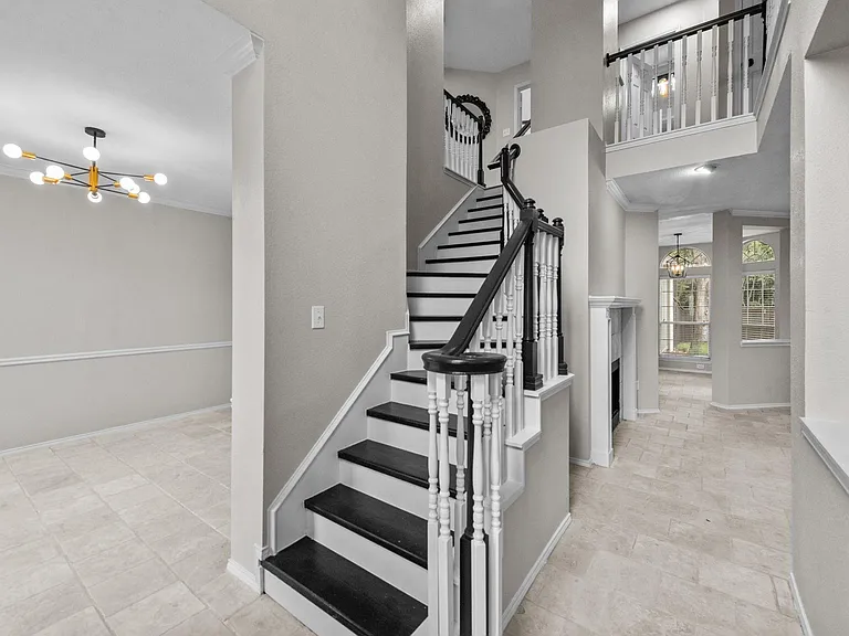 2421 Kittyhawk Dr — Photo 2