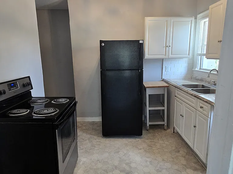 1718 Pine Grove Ave #3 — Photo 3