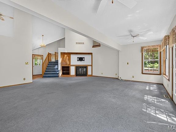 3rd image of 535 Lorraine Lake Dr