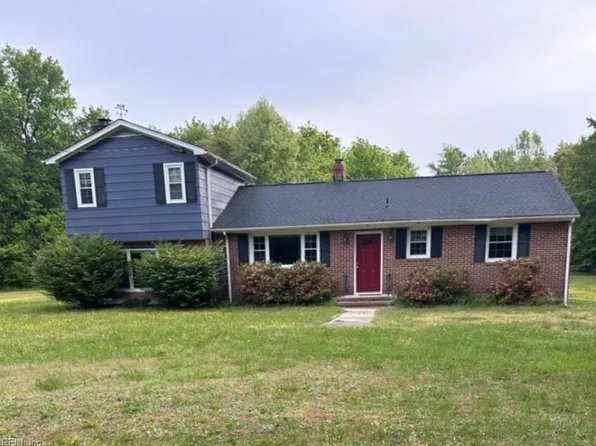 5718 Custis Millpond Rd, West Point, VA 23181