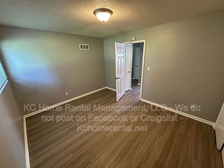 7227 Gilmore Ave — Photo 18