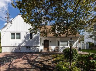 504 Saddle Ridge Rd, Woodmere, NY 11598