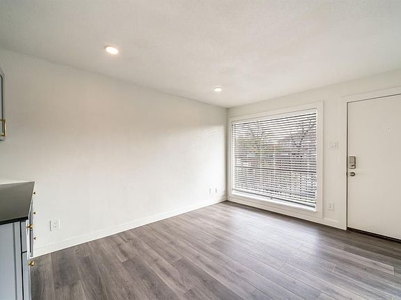 5th image of 1309 Blair St APT 8